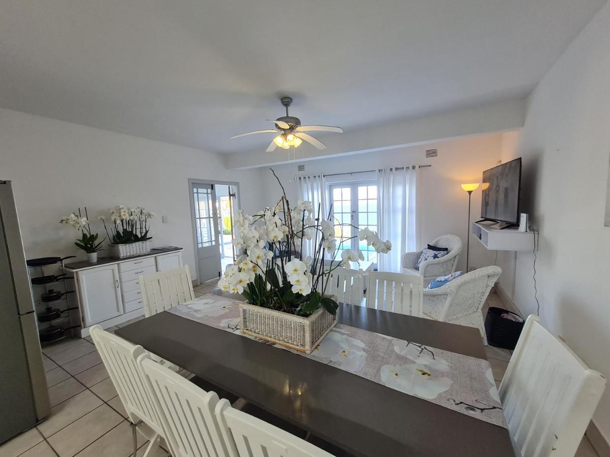 Holiday home Four Bedroom Main 2 Bedroom Beachfront Ktl1 Ballito