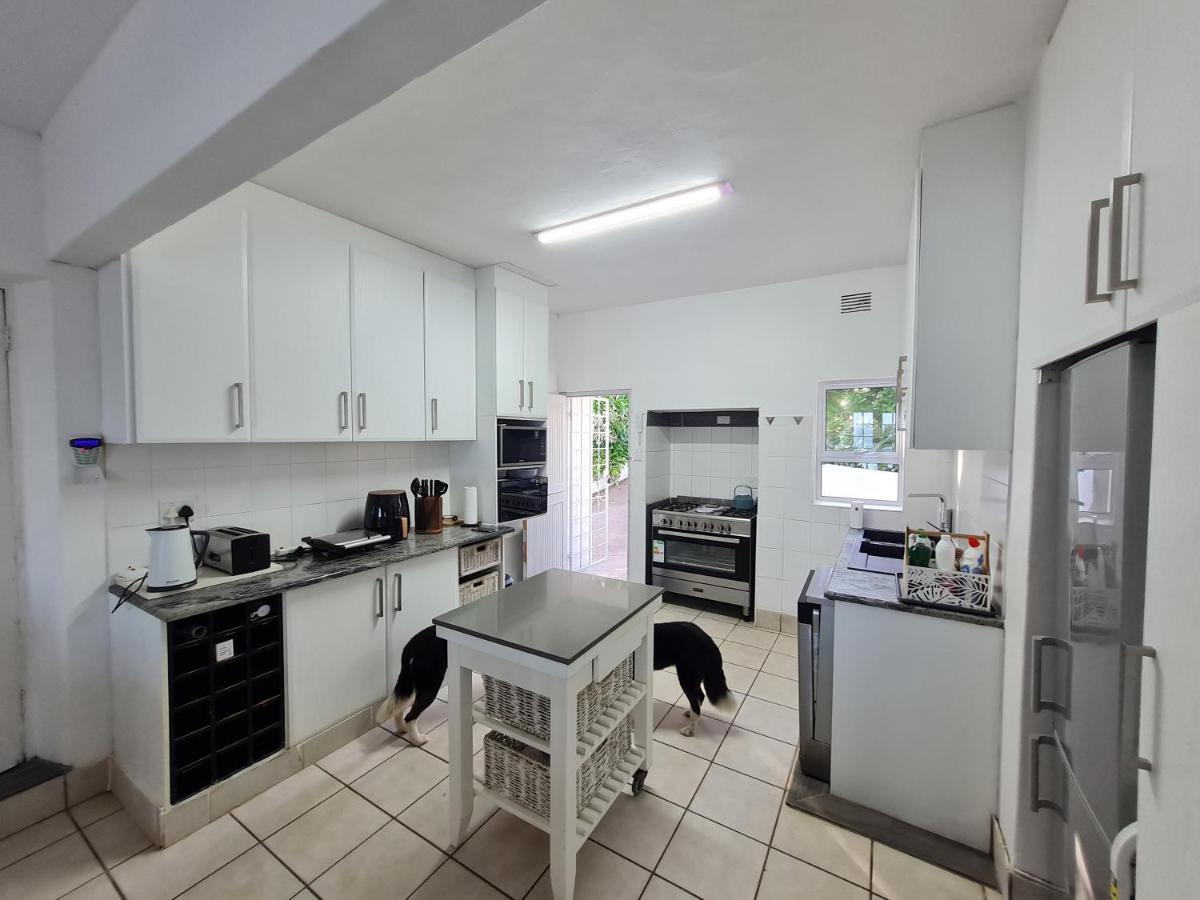 Four Bedroom Main 2 Bedroom Beachfront Ktl1 * Ballito