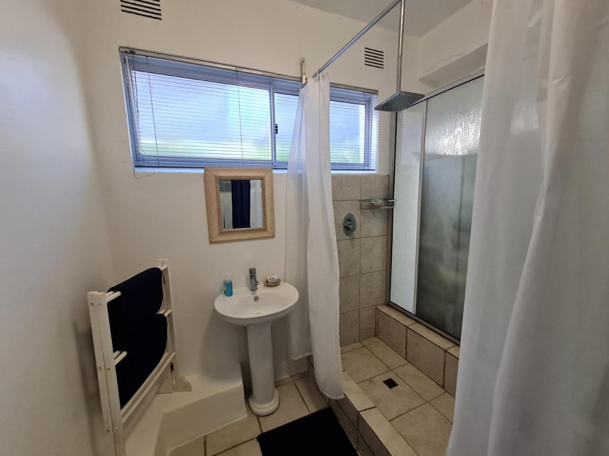 Four Bedroom Main 2 Bedroom Beachfront Ktl1 Ballito