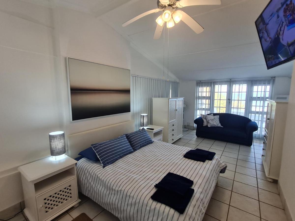 Four Bedroom Main 2 Bedroom Beachfront Ktl1 Holiday home *