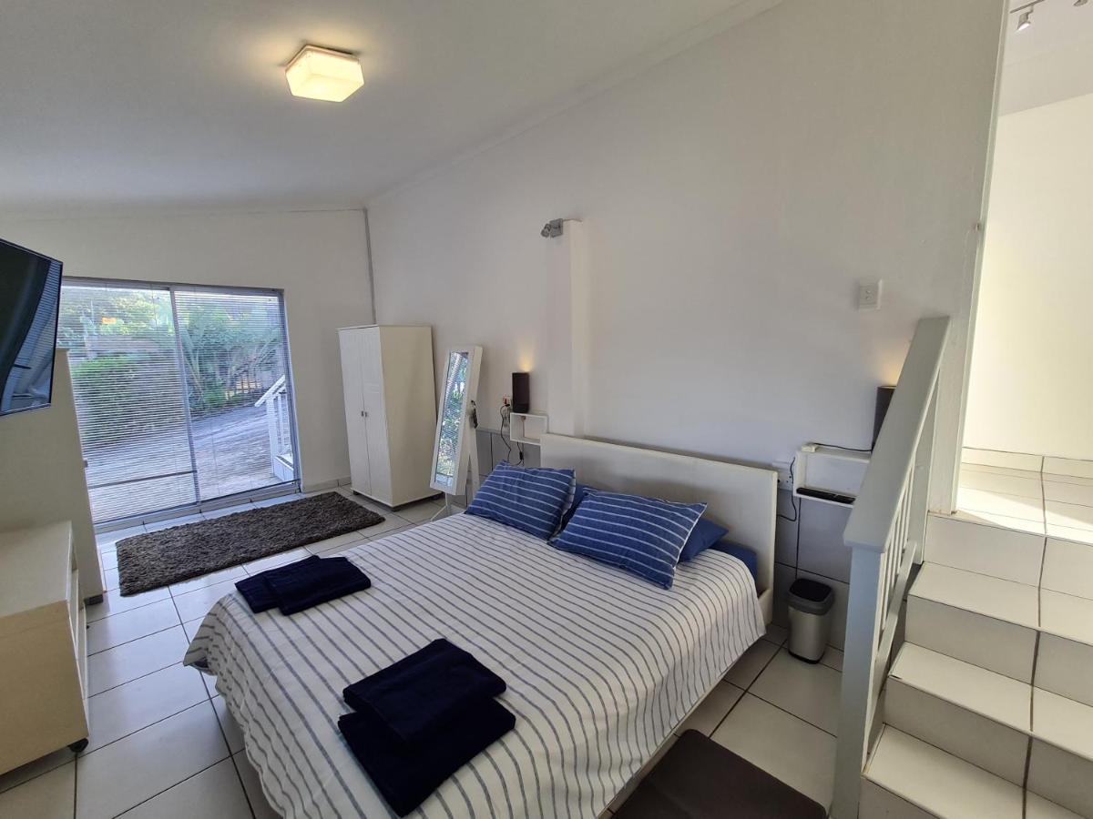 Four Bedroom Main 2 Bedroom Beachfront Ktl1 * Ballito