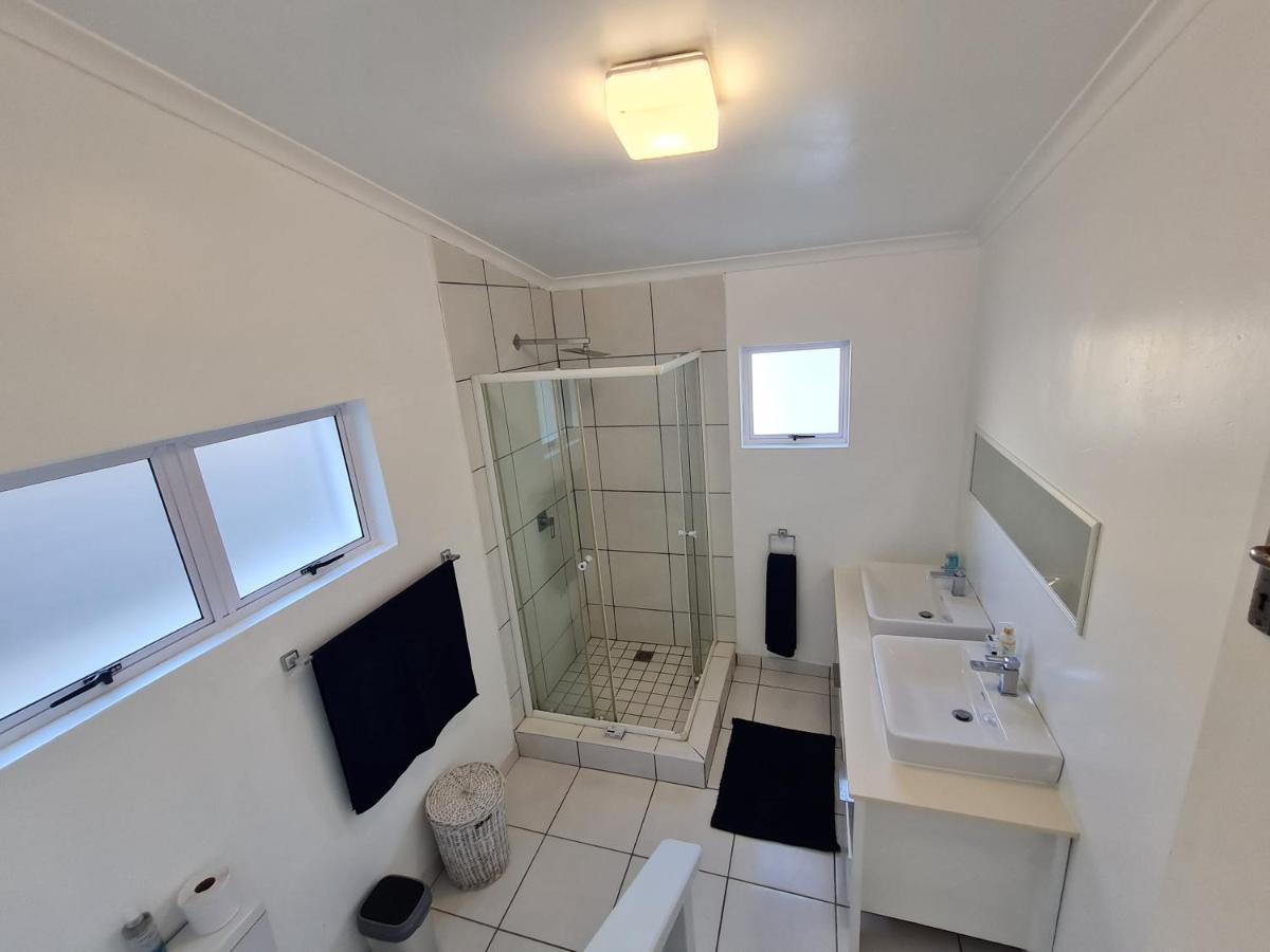 Holiday home Four Bedroom Main 2 Bedroom Beachfront Ktl1 *