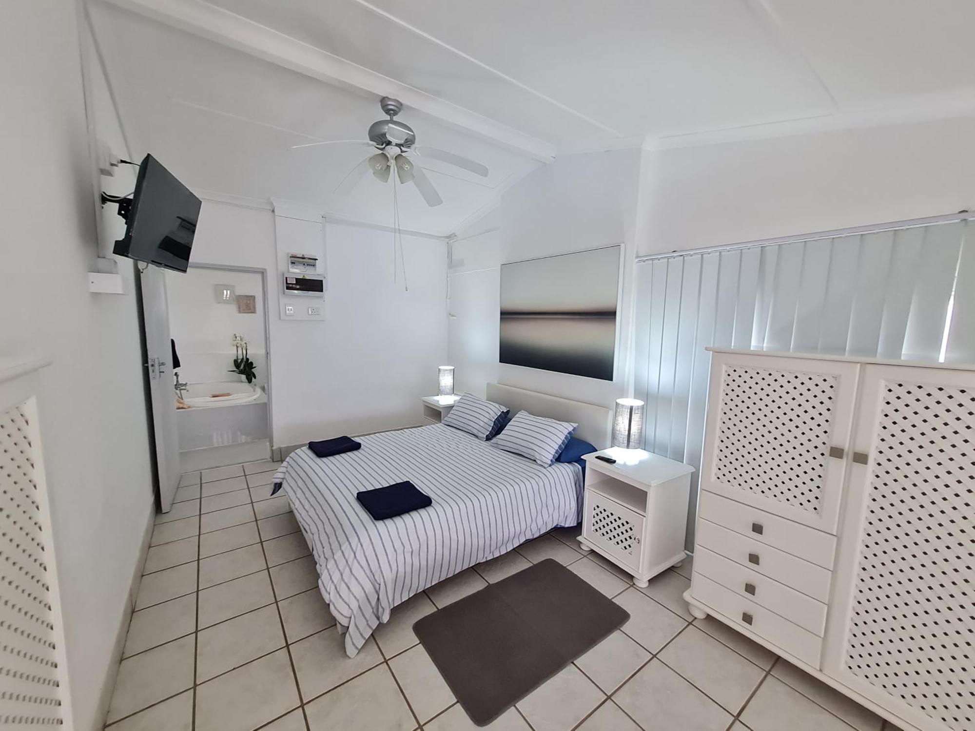Four Bedroom Main 2 Bedroom Beachfront Ktl1 Holiday home *