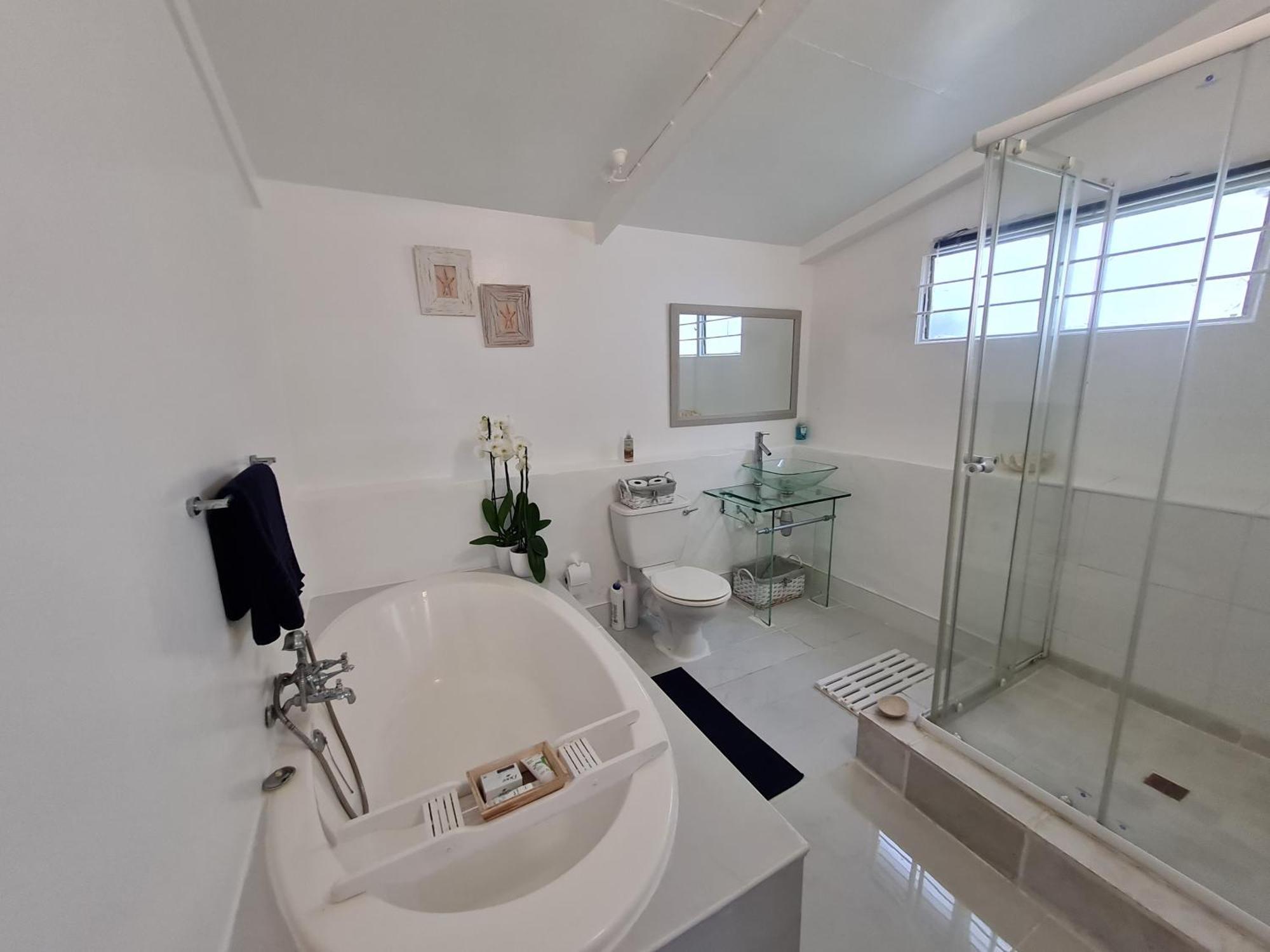 Four Bedroom Main 2 Bedroom Beachfront Ktl1 Holiday home *